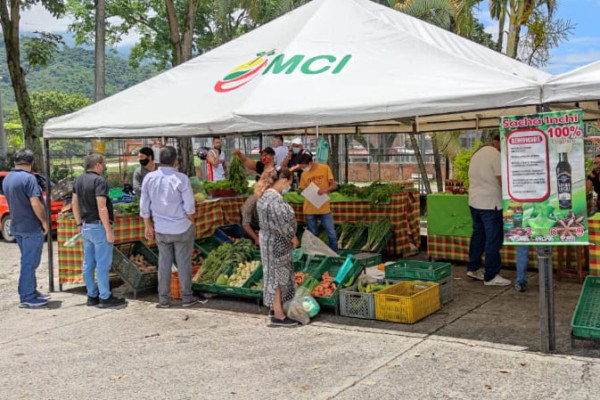 Lee más sobre el artículo ¡Aliste el canasto! Hoy están los Mercados Campesinos e el parque del barrio Belén