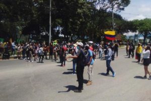 Lee más sobre el artículo Autoridades acompañan manifestaciones del Día del Trabajador en Ibagué