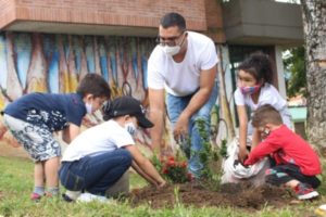 Lee más sobre el artículo ¡Se ponen la diez por el planeta! Niños protegerán mil plantas sembradas en Ecoparque de Ibagué