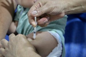 Lee más sobre el artículo Más de 1.200 niños fueron vacunados en Ibagué contra el sarampión y rubéola