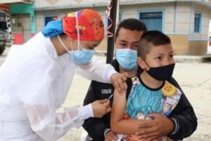 Lee más sobre el artículo Con 5.088 niños y niñas inmunizados, se inició la campaña ‘El Tolima sin sarampión y rubéola’