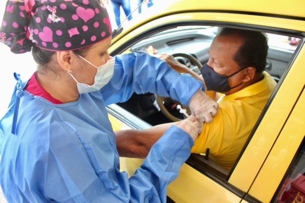 Lee más sobre el artículo Más de 400 taxistas se vacunaron contra el covid-19 en Ibagué