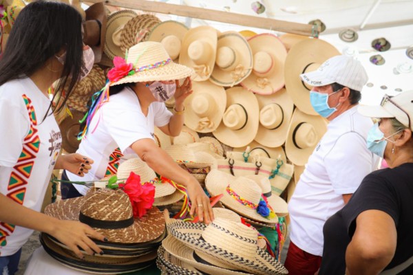 Lee más sobre el artículo Día del Sombrero Tolimense superó las expectativas entre artesanas y visitantes a la feria