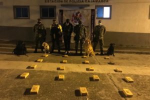 Lee más sobre el artículo Lo agarrón con 13 mil dosis de marihuana en el puente de Cajamarca