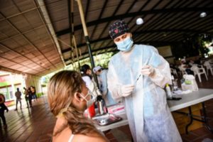 Lee más sobre el artículo Cerca de 3.000 funcionarios del sector educativo han sido vacunados contra el covid-19 en Ibagué
