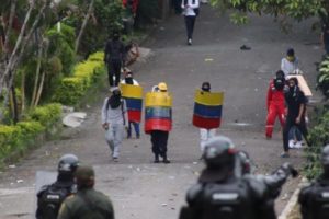Lee más sobre el artículo Autoridades retuvieron 15 personas por alterar el orden público en Ibagué este 20 de julio