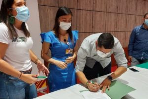 Lee más sobre el artículo Gobernación y Fenalco Tolima firmaron convenio que beneficia a 400 comerciantes del departamento