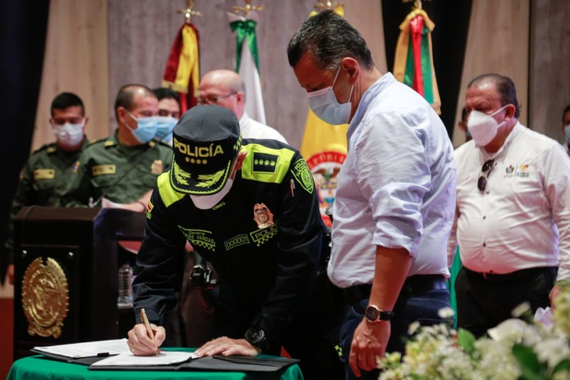 Lee más sobre el artículo Listo el convenio para patrulleros que beneficiará a 600 jóvenes del Tolima en su sueño por un mejor futuro