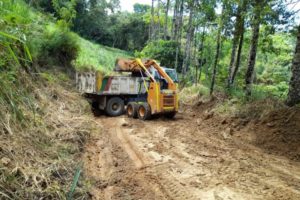Lee más sobre el artículo Alcaldía de Ibagué y Gobernación del Tolima intervienen tramos viales críticos en Tapias