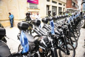 Lee más sobre el artículo Alcaldía de Ibagué dotó al Ejército Nacional con 18 motocicletas