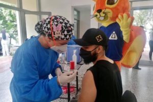 Lee más sobre el artículo 1.500 estudiantes de la Universidad de Ibagué recibieron su vacuna contra la covid-19