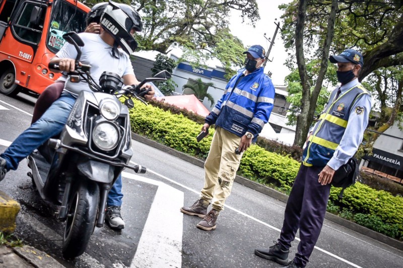 Lee más sobre el artículo 39 vehículos inmovilizados y 57 comparendos deja como resultado el Dia sin Carro y sin Moto en Ibagué