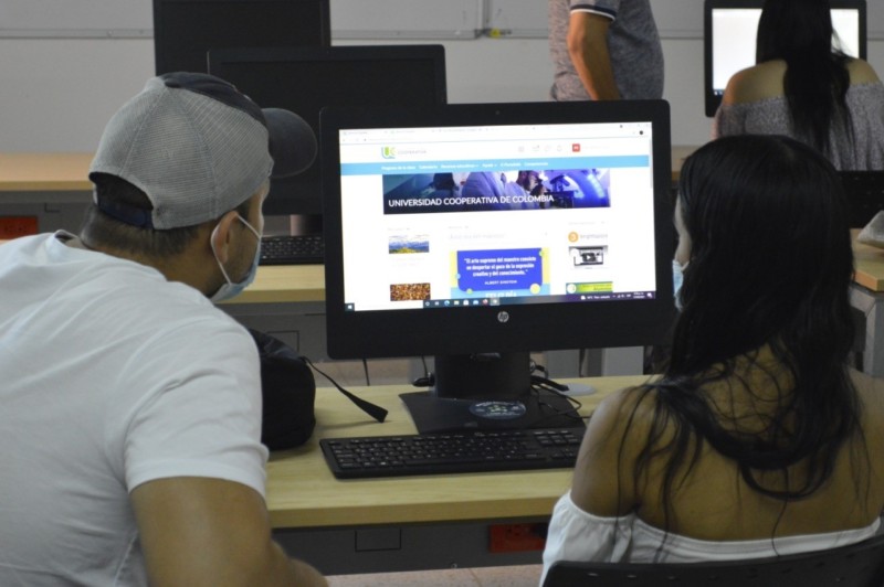 Lee más sobre el artículo Jóvenes ibaguereños se benefician con 40 becas de educación superior