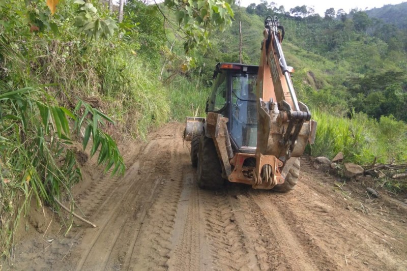 Lee más sobre el artículo Más de cuatro puntos viales de la zona rural están siendo intervenidos por la Alcaldía de Ibagué