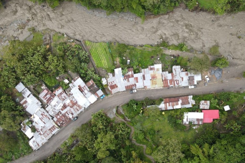 Lee más sobre el artículo Creciente del río Combeima deja 180 familias afectadas, 60 viviendas en riesgo y 40 destruidas