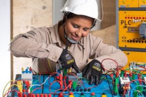 Lee más sobre el artículo MinTrabajo y SENA lanzan programa para certificar competencias laborales de nacionales y migrantes