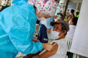Lee más sobre el artículo Inicia aplicación de tercera dosis contra el covid-19 en adultos mayores de 70 años en Ibagué