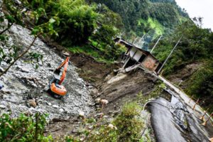 Lee más sobre el artículo Autoridades de Ibagué realizan trabajos de mitigación del riesgo sobre el río Combeima