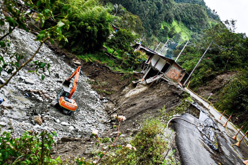 Lee más sobre el artículo Autoridades de Ibagué realizan trabajos de mitigación del riesgo sobre el río Combeima