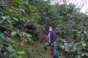 Lee más sobre el artículo Habitantes de zona rural continúan recibiendo asistencia técnica de la Alcaldía de Ibagué