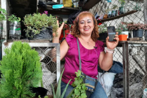 Lee más sobre el artículo Comerciantes de plaza La 21 ofrecen sus productos en redes sociales con Internet gratuito