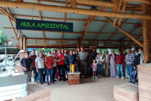 Lee más sobre el artículo Ibaguereños de la zona rural recibieron insumos para producción apícola en sus fincas