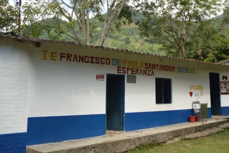 Lee más sobre el artículo Más de 80 instituciones educativas de Ibagué recibirán mejoramiento en su infraestructura