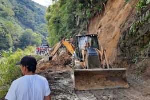 Lee más sobre el artículo Maquinaria restablece nuevamente el tránsito vehicular entre Playarrica y San Pedro
