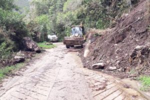 Lee más sobre el artículo Con maquinaria amarilla habilitaron el tránsito vehicular entre Murillo y El Bosque