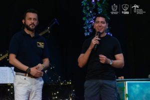 Lee más sobre el artículo 40 presentadores del Tolima fueron formados por el coach de las estrellas, Víctor Cárdenas