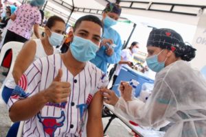 Lee más sobre el artículo Más de 1.000 venezolanos fueron vacunados contra el covid-19 en Ibagué
