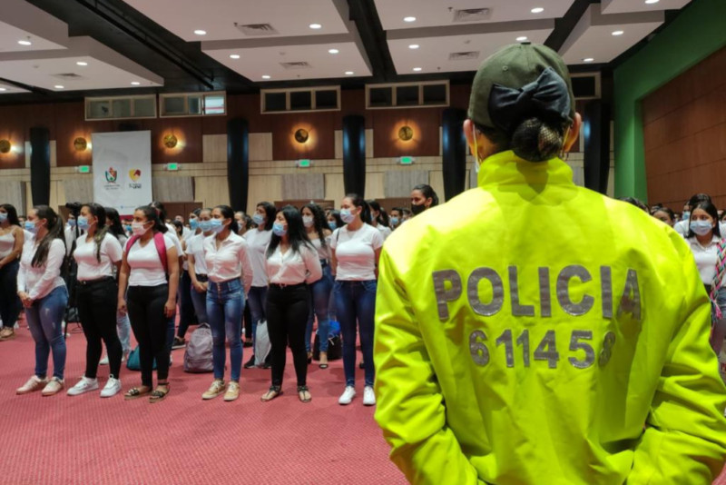 Lee más sobre el artículo Con apoyo de Alcaldía y Gobernación, 600 jóvenes iniciaron su formación como patrulleros
