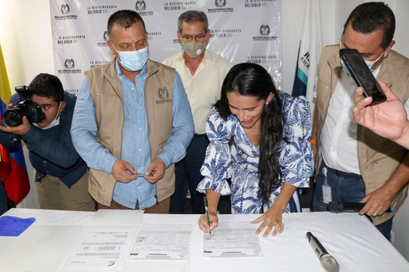 Lee más sobre el artículo Delcy Isaza inscribió su candidatura ante la Registraduria Nacional