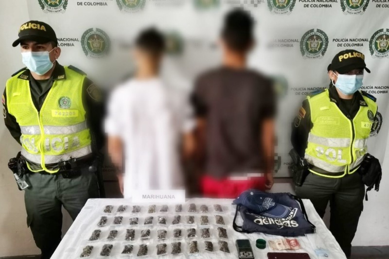 Lee más sobre el artículo Capturaron a dos jóvenes con más de 300 gramos de marihuana en Carmen de Apicalá