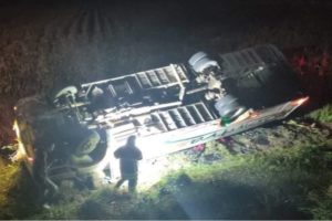 Lee más sobre el artículo 29 heridos dejó volcamiento de bus de servicio público en la variante de El Espinal
