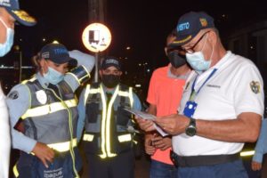 Lee más sobre el artículo Continúan los operativos de control a ‘chivas’ turísticas en Ibagué