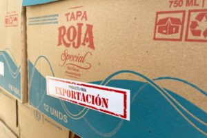 Lee más sobre el artículo ¡Sale del país! Aguardiente Tapa Roja llega a Ecuador