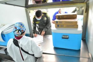 Lee más sobre el artículo Hoy se distribuirán cerca de 100 mil biológicos contra el covid-19 a IPS vacunadoras en el Tolima