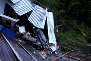 Lee más sobre el artículo ¡Tragedia en Casabianca! Dos personas murieron sepultadas por un deslizamiento de tierra