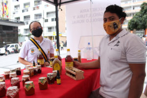 Lee más sobre el artículo Conozca el emprendimiento liderado por jóvenes ibaguereños que innovan con la miel  
