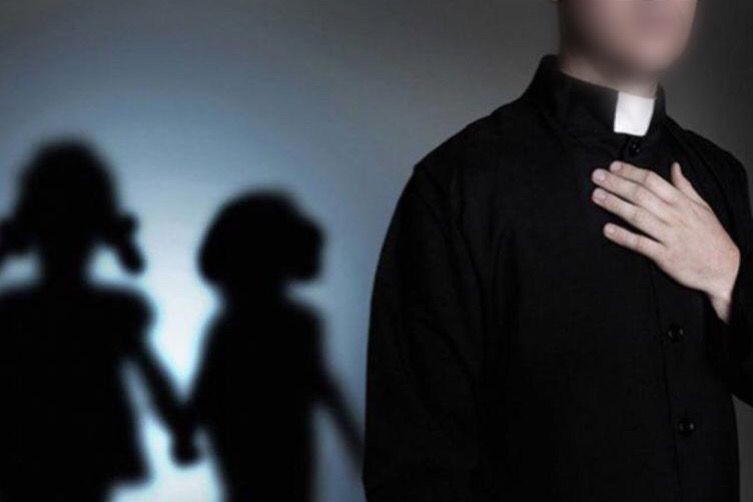 En este momento estás viendo Cárcel para sacerdote por presuntamente haber abusado de dos menores de edad en Cunday