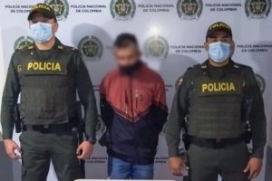 Lee más sobre el artículo ¡Qué joyita! Con arma de fuego, delincuente hurtó celular y dinero a taxista en Ibagué