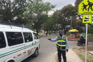 Lee más sobre el artículo Agentes de tránsito adelantan controles en la movilidad en zonas escolares de Ibagué 
