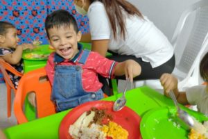 Lee más sobre el artículo Cada vez son más las familias que se benefician de la primera Guardería Nocturna de Ibagué