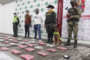 Lee más sobre el artículo Dos hombres fueron capturados por tráfico de más de 30 mil dosis de estupefacientes en Ibagué