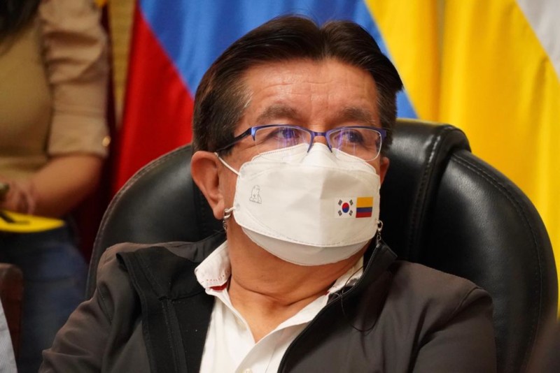 Lee más sobre el artículo Territorios con más de 70 % de vacunación podrán dejar de usar tapabocas en espacio público: MinSalud