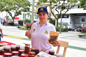 Lee más sobre el artículo Claudia Ocampo, la productora ibaguereña que saca adelante su hogar con cacao 