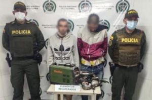 Lee más sobre el artículo Capturados por ingresar y hurtar elementos de un establecimiento de comercio de Ibagué