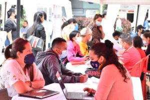 Lee más sobre el artículo Mujeres se tomaron el Parque Murillo Toro para presentar sus hojas de vida