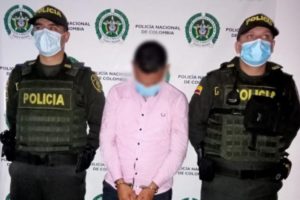 Lee más sobre el artículo ¡Quería oler a rico! Lo capturaron por hurtar una loción que estaba al interior de un vehículo en Ibagué